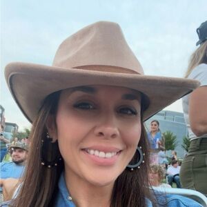 Meet your Posher, Kenzie